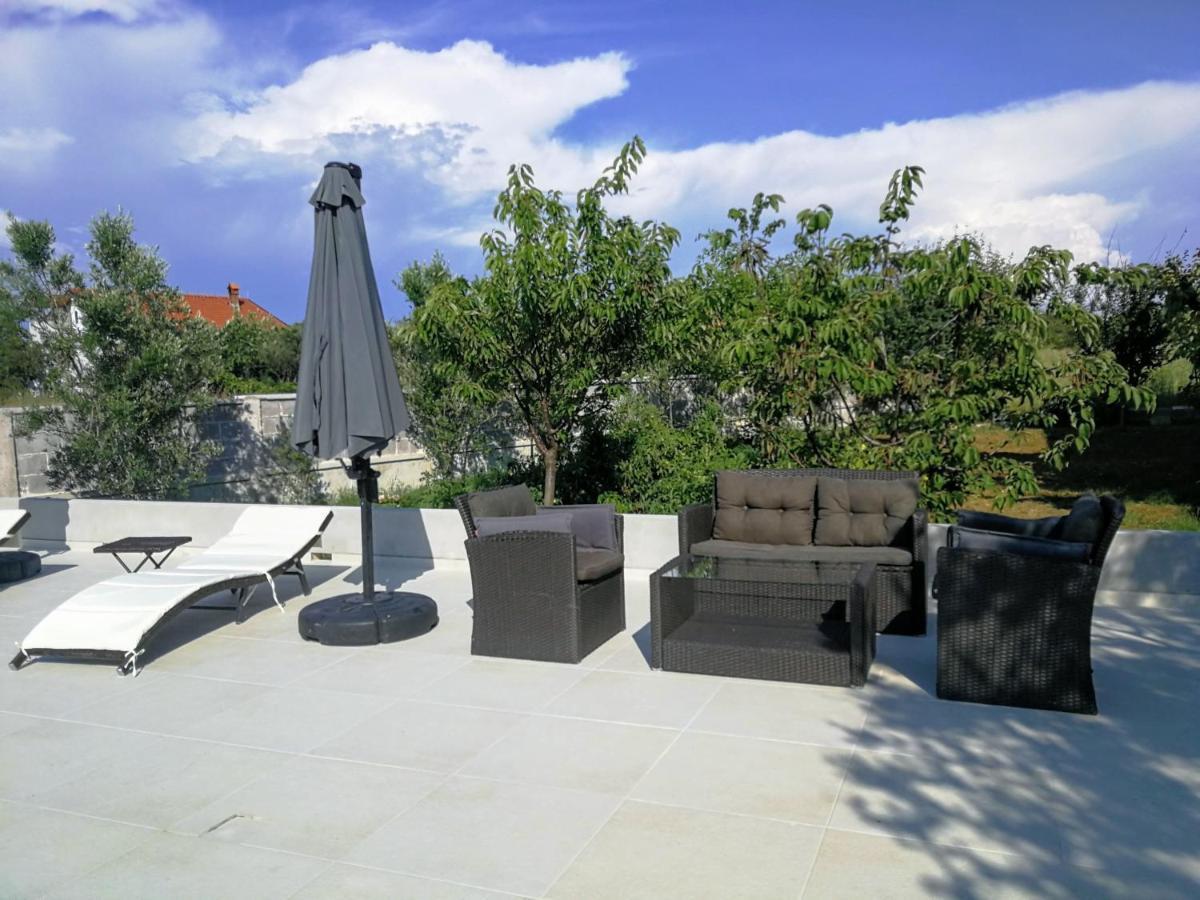 Villa Flora Maris Apartments Privlaka  Esterno foto