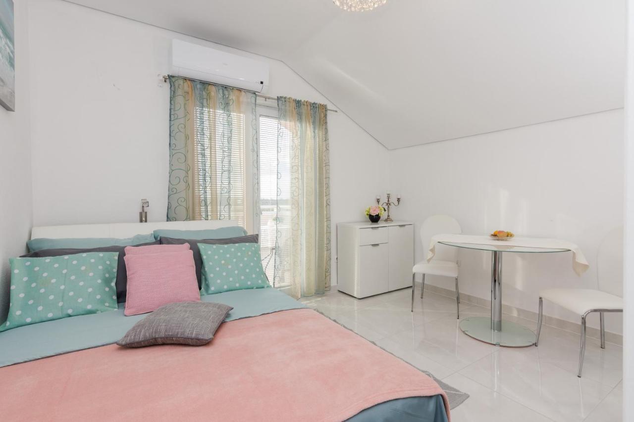 Villa Flora Maris Apartments Privlaka  Esterno foto