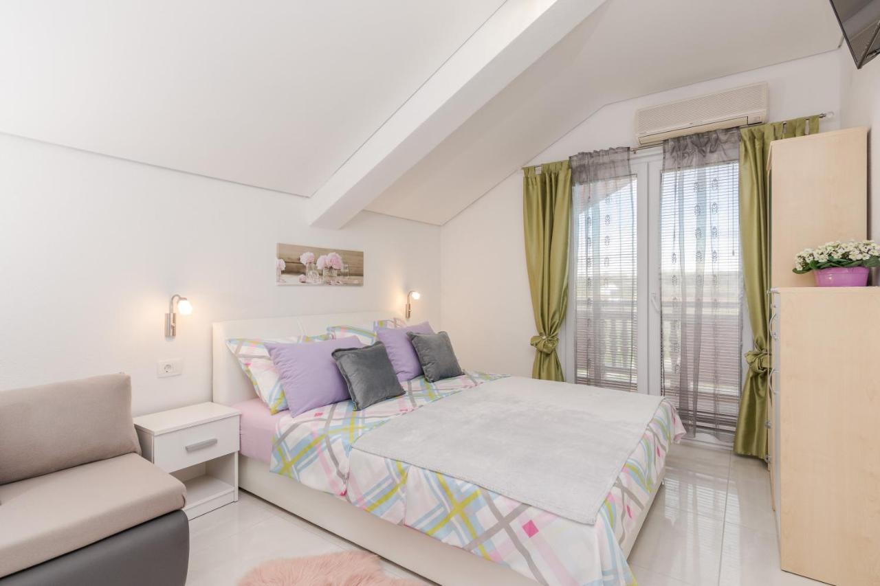 Villa Flora Maris Apartments Privlaka  Esterno foto
