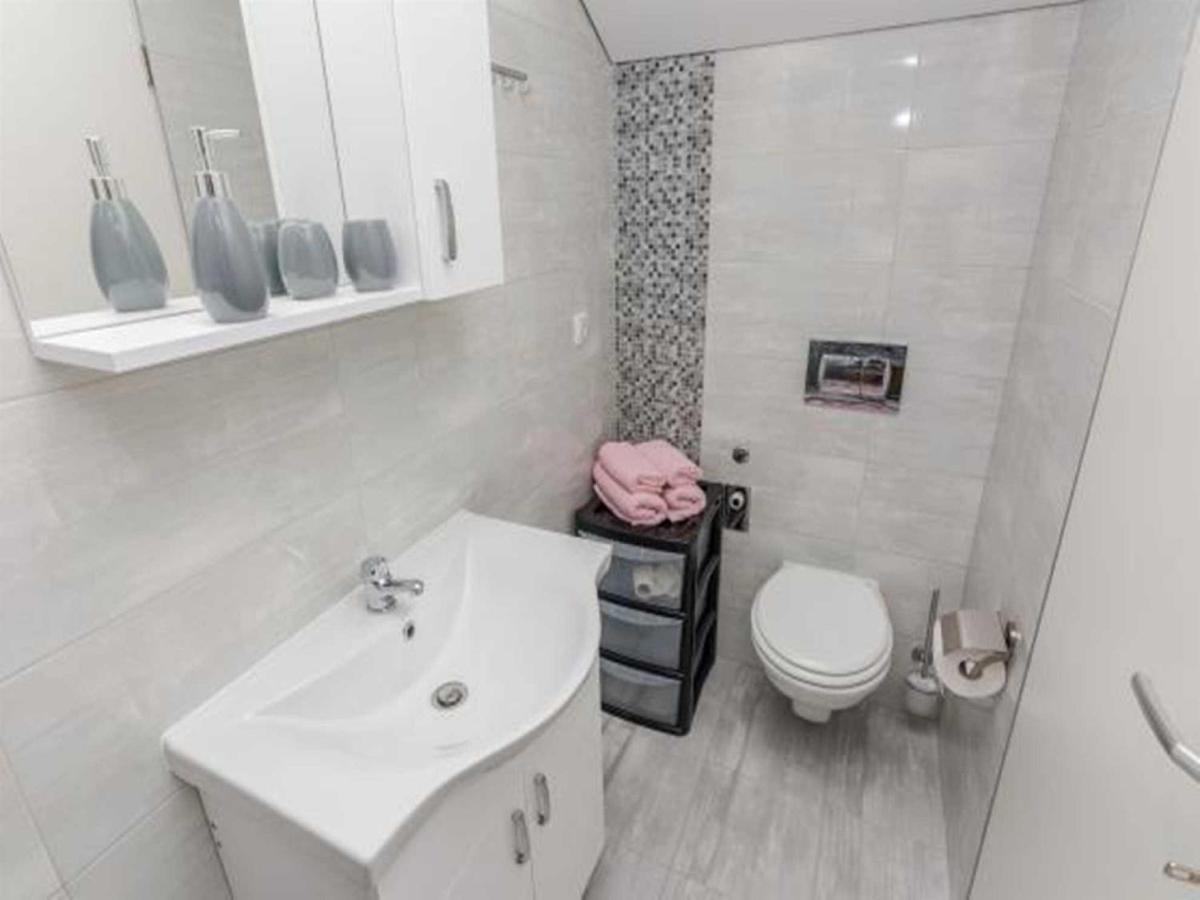 Villa Flora Maris Apartments Privlaka  Esterno foto