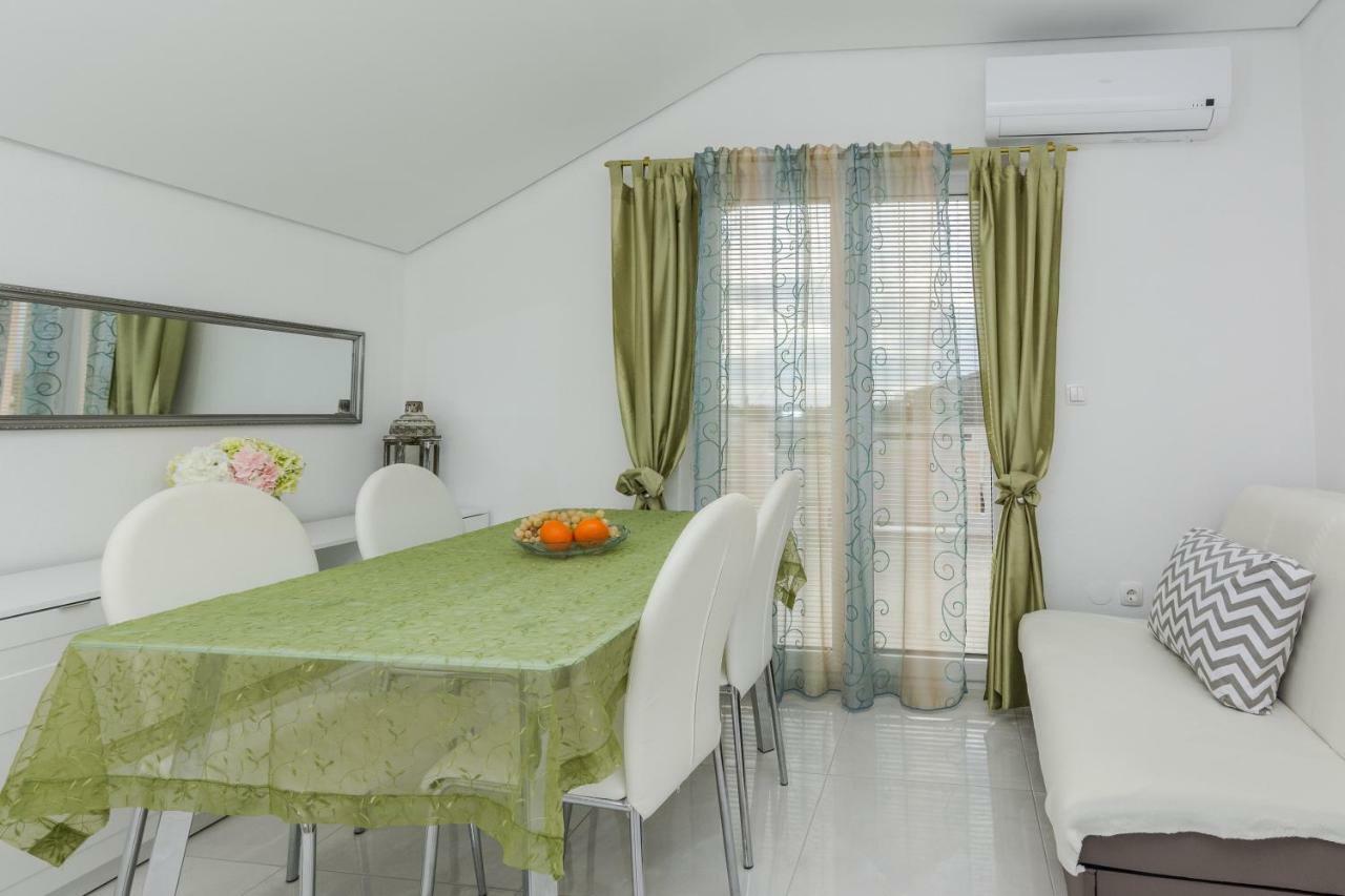 Villa Flora Maris Apartments Privlaka  Esterno foto