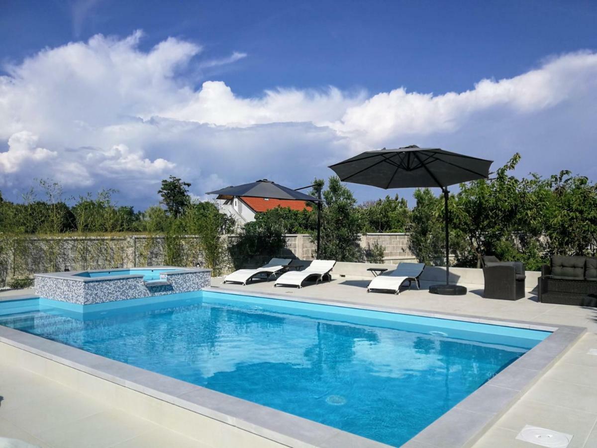 Villa Flora Maris Apartments Privlaka  Esterno foto